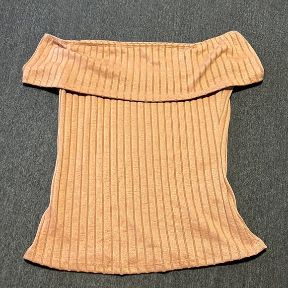 Off the shoulder tight tan top size medium - Picture 5 of 7